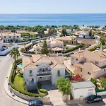 Gale Villa